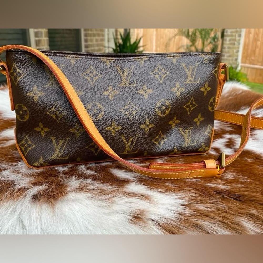 Louis Vuitton Trotteur Crossbody